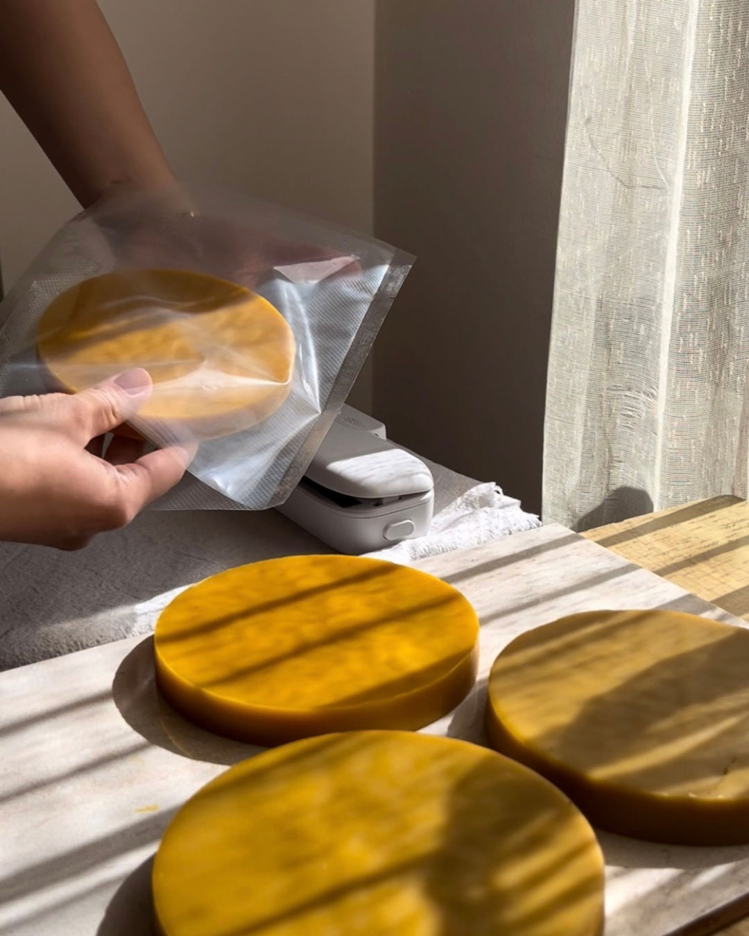 Čist filtriran pčelinji vosak 200 gr